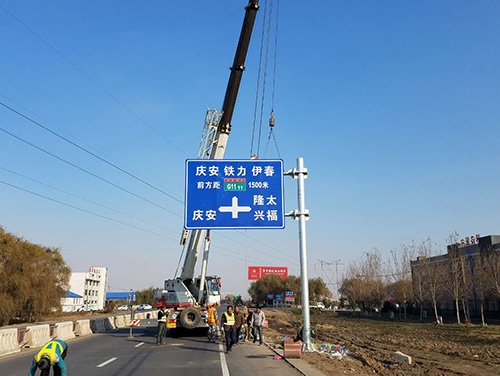 驻马店驻马店道路护栏网网片该如何进行正确的选购呢？