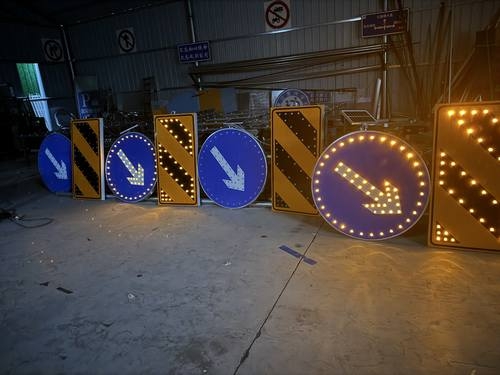 驻马店驻马店河南太阳能自发光交通路标牌厂家